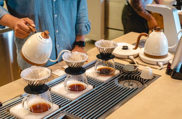 釜山影島の朝カフェならここです momos coffeeで焙煎の香りに包まれた