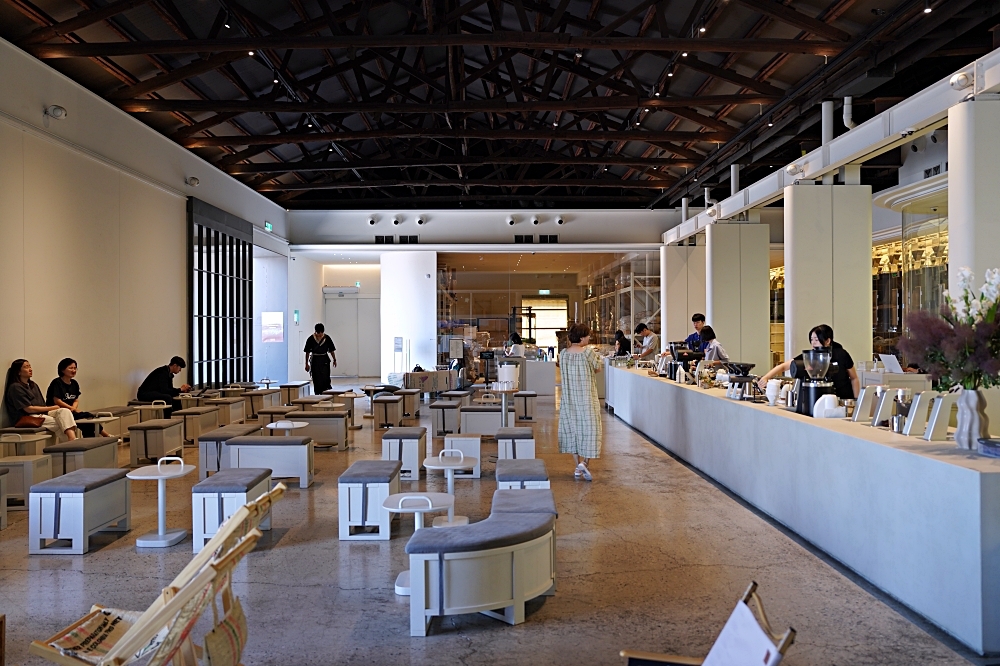 釜山影島の朝カフェならここです momos coffeeで焙煎の香りに包まれた