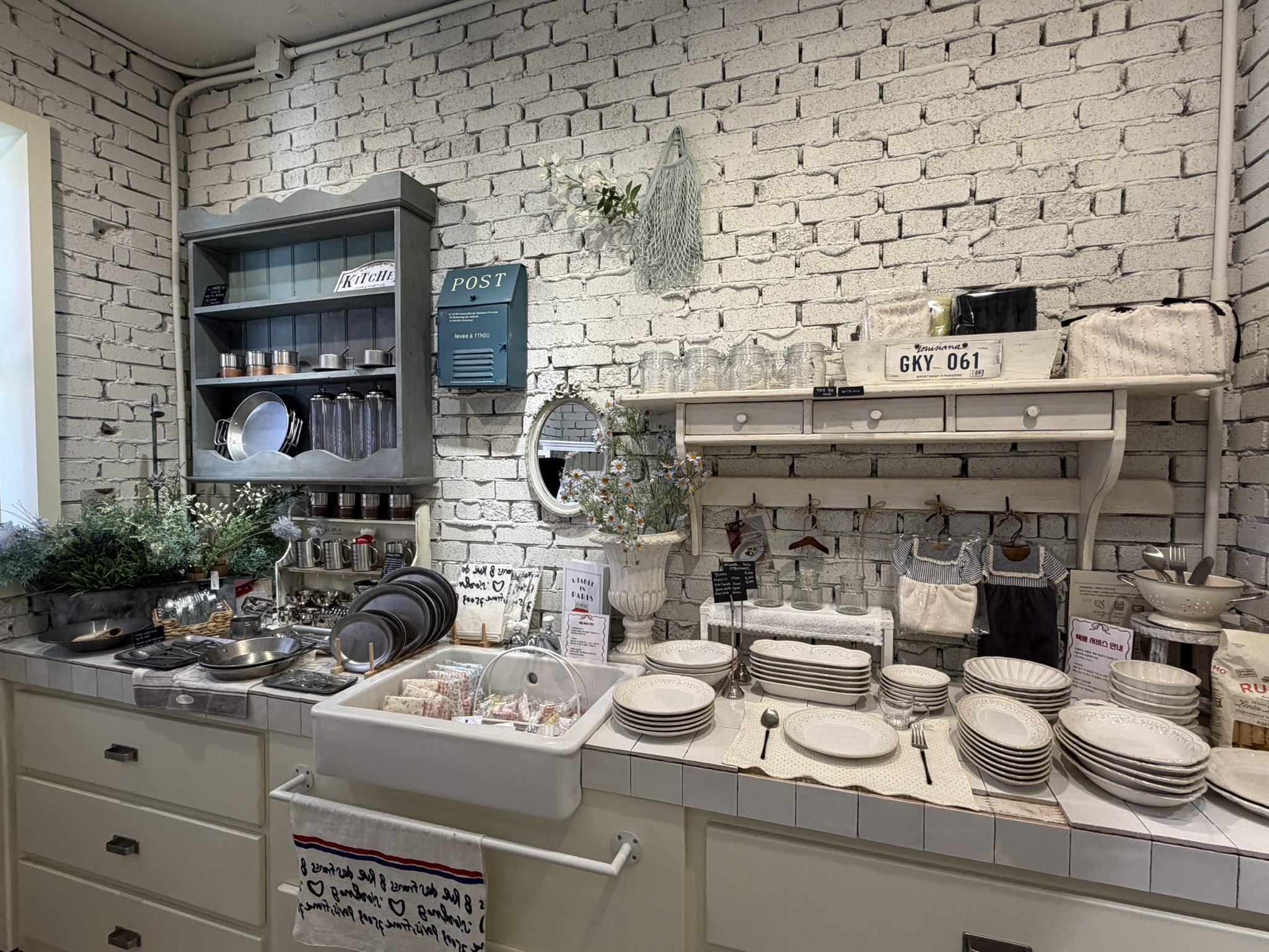 路地裏にあるのに世界観完成してたソンスの雑貨屋さん