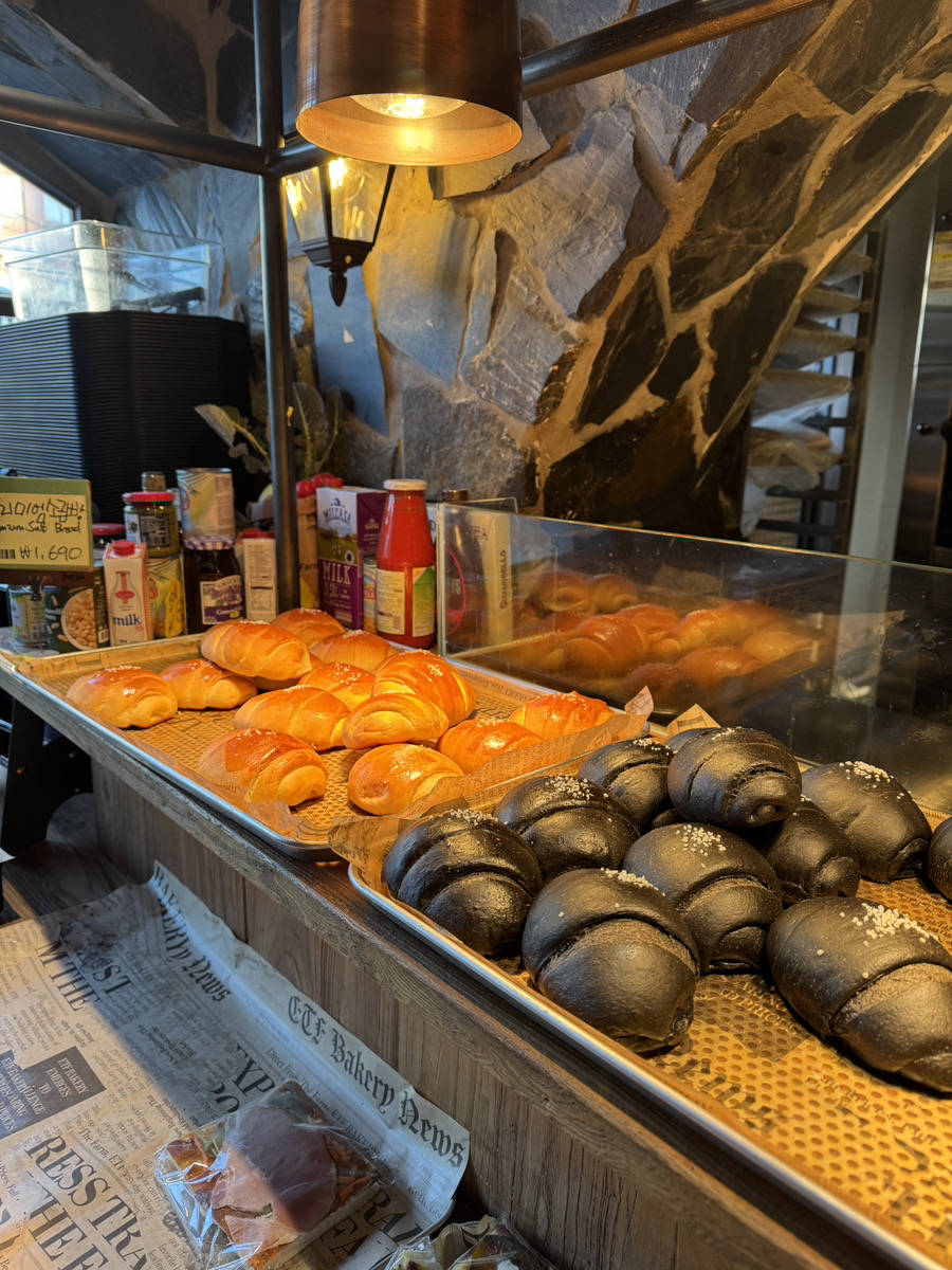 17時でも待ち発生　価格と味で人気のパン屋