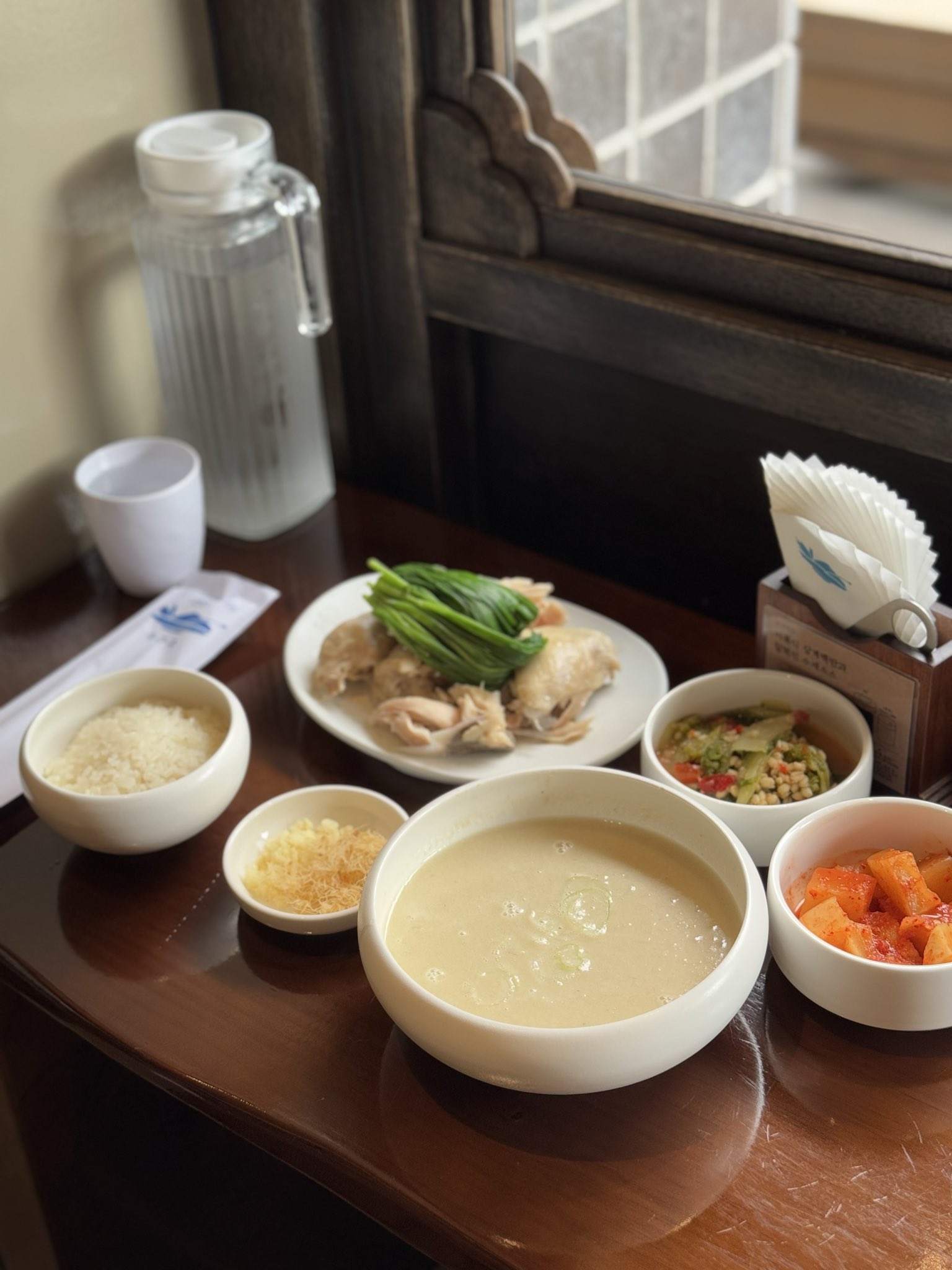 聖水で話題の北朝鮮式参鶏湯を味わうならムグオク