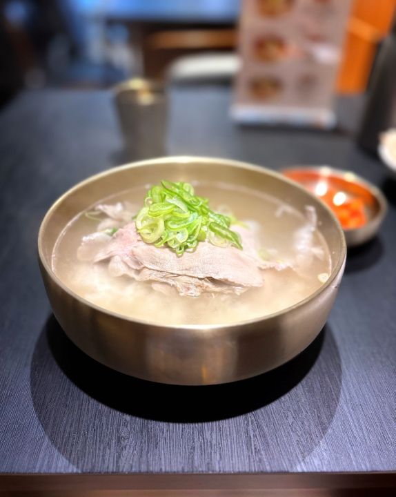 龍山HYBE前 辛くない白コムタンが沁みる！