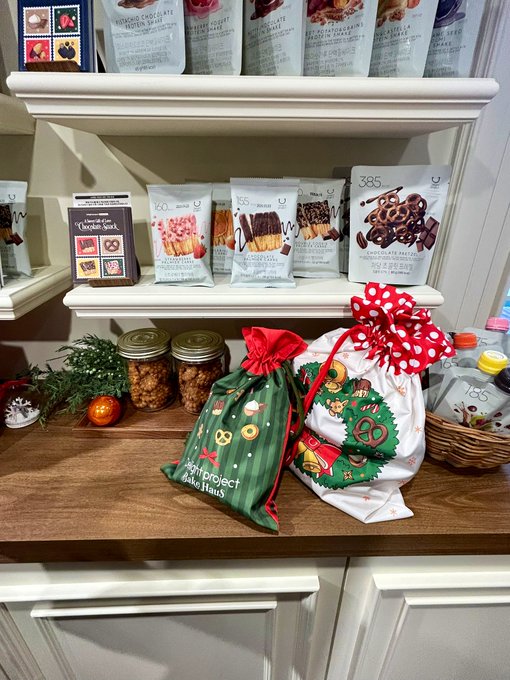 蚕室ロッテのクリスマスポップアップにあるオレンジのオリヤンが可愛すぎる！