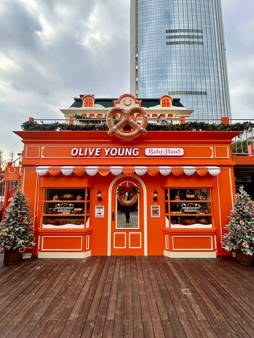 蚕室ロッテのクリスマスポップアップにあるオレンジのオリヤンが可愛すぎる！