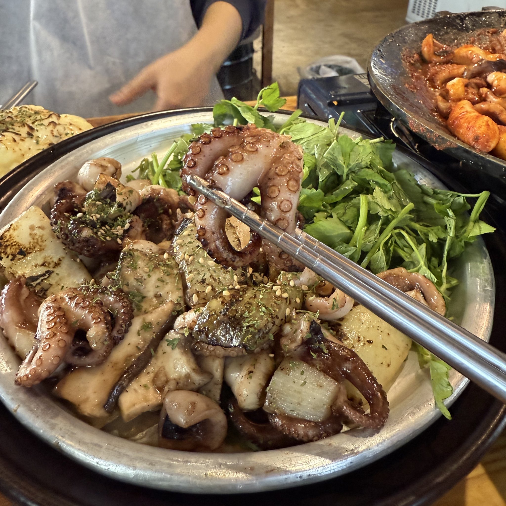 南営駅の人気店「熱情島チュクミ」、ごま油で食べる塩チュクミが絶品