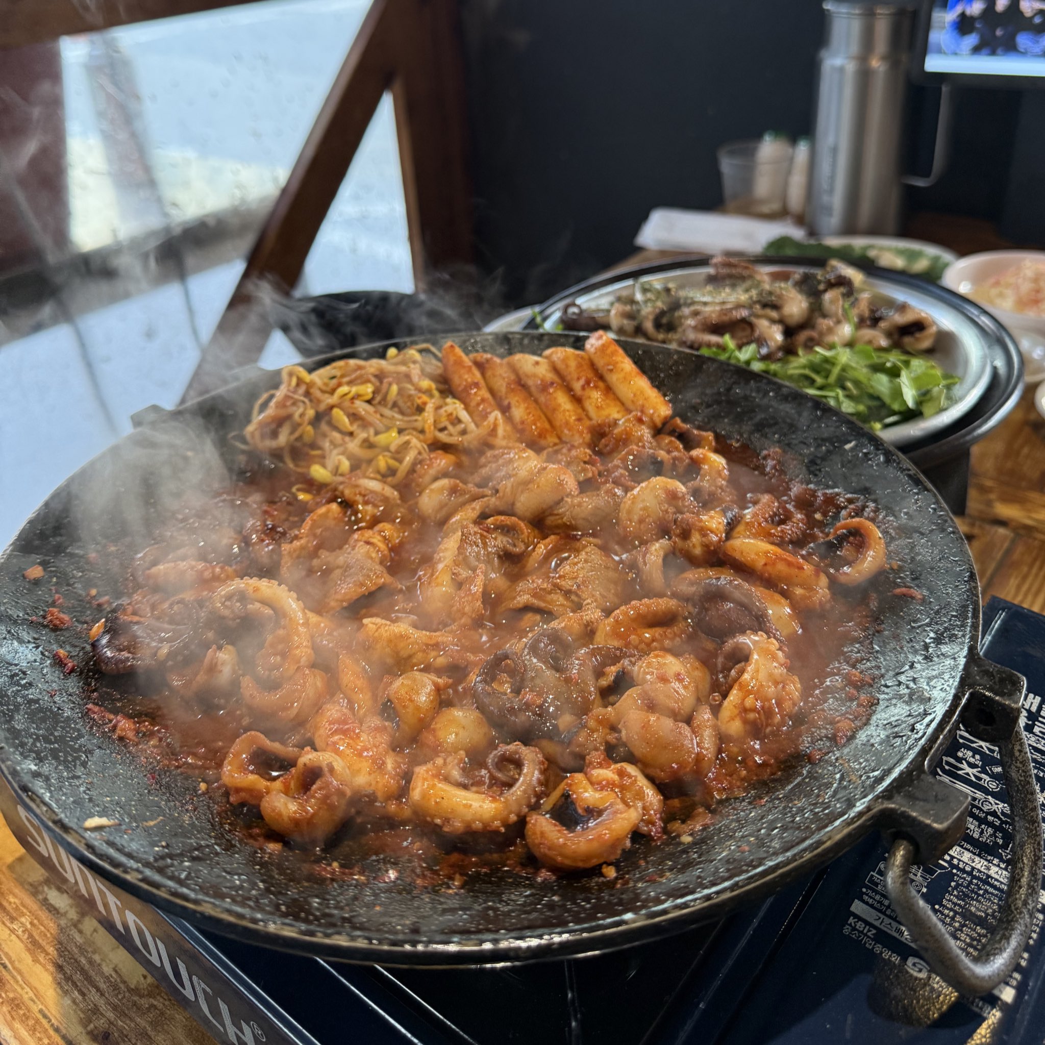 南営駅の人気店「熱情島チュクミ」、ごま油で食べる塩チュクミが絶品