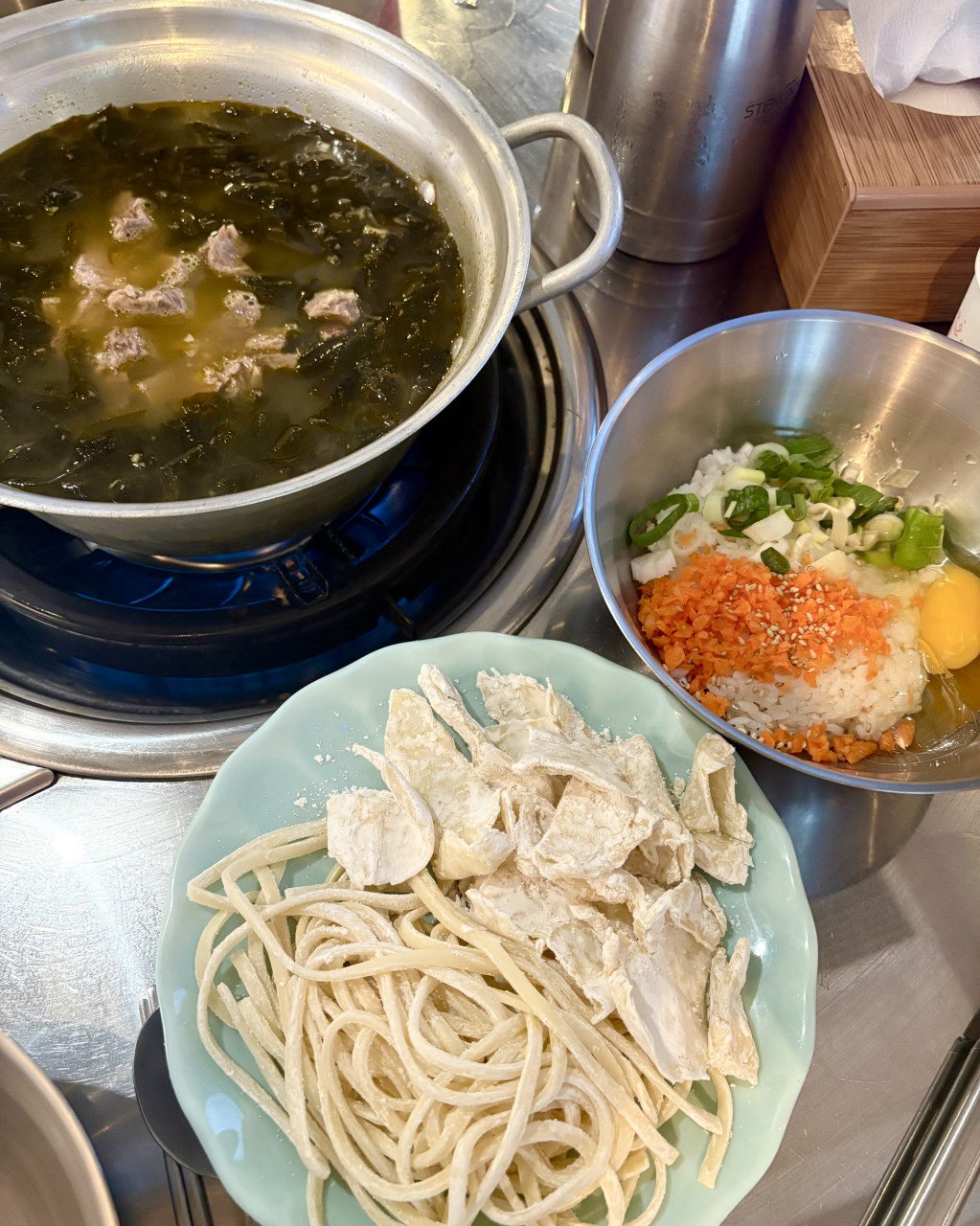 aespaカリナ＆ジゼルもおすすめ　聖水のわかめ鍋名店