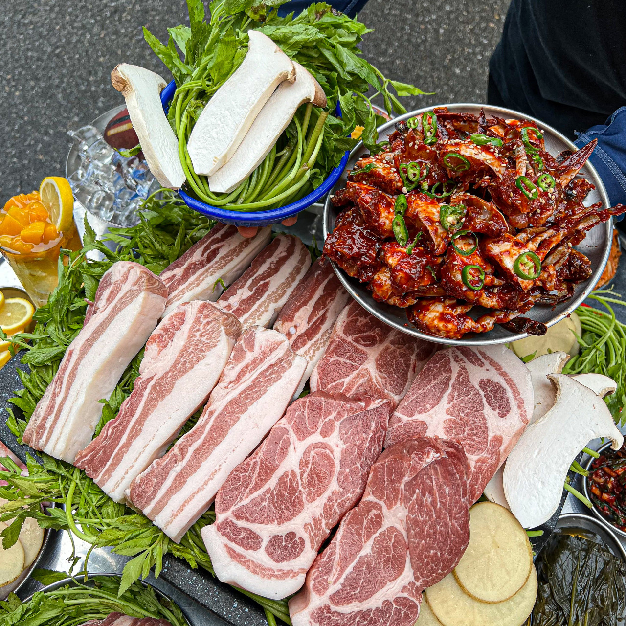 スビン×カイが訪れた？話題のミナリサムギョプサル店